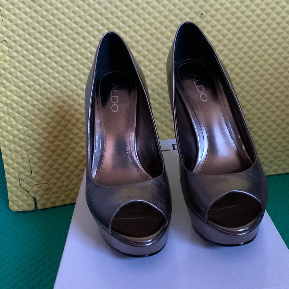 Aldo Heels, lightly worn. Size 7.